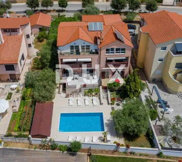 ISTRA, PEROJ - Atraktivna apartmanska kuća s bazenom i pogledom na more! - Peroj, Vodnjan