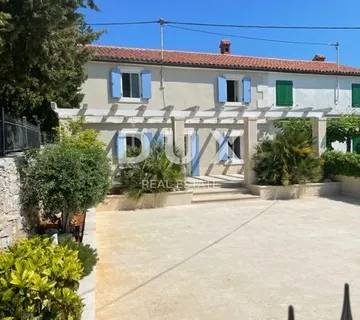 ISTRA, UMAG - Šarmantna kuća blizu mora, PRILIKA!