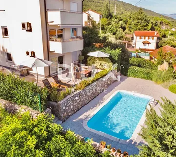 OPATIJA, IČIĆI - stan za najam, prizemlje, terasa, pogled na more, bazen, parking - Ičići, Opatija