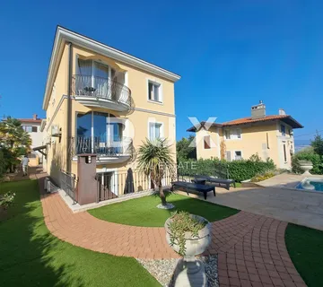 OPATIJA, LOVRAN - Predivna vila s bazenom u centru blizu mora