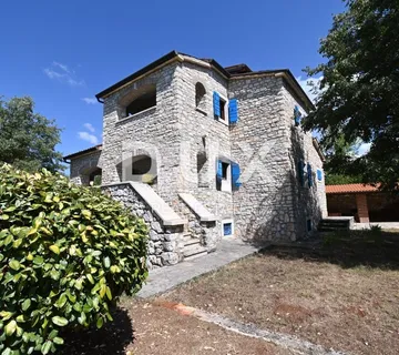 ISTRA, VIŠNJAN - Samoodrživa kamena kuća na osami