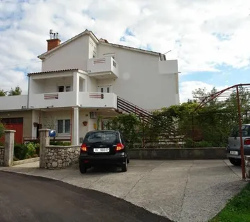 CRIKVENICA, JADRANOVO - predivna samostojeća kuća s sedam stanova - Jadranovo, Crikvenica