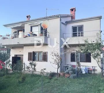 RIJEKA, SRDOČI, CENTAR - samostojeća kuća sa 3 stana + pomoćna zgrada + okućnica! PRILIKA! HITNO!
