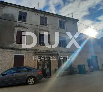 ISTRA, BRTONIGLA - Kuća sa uhodanim poslovnim prostorom