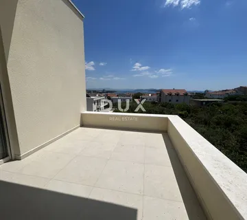 ŠIBENIK, VODICE – Zadnji kat, 3 spavaće sobe i panoramski pogled na more