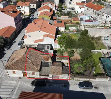 ISTRA, PULA - Kuća s potencijalom za investiciju