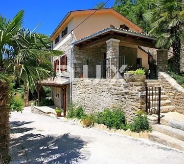 ISTRA, OPRTALJ - Istarska kamena kuća s pogledom na Motovun