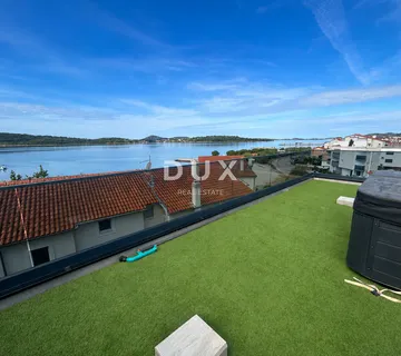 VODICE, SRIMA – Apartmanska zgrada s 5 jedinica, pogled na more, 50m od mora i plaže - Srima, Vodice