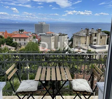 OPATIJA, CENTAR - veliki stan u austro ugarskoj vili s parkingom i terasom za dugoročni najam
