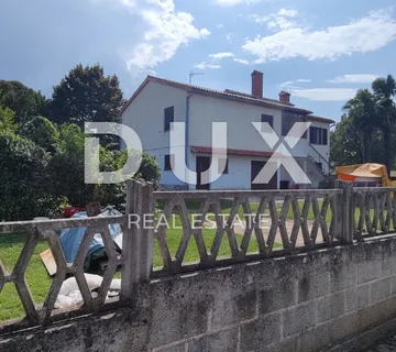 ISTRA, POREČ - Obiteljska kuća s potencijalom