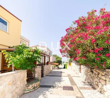OTOK PAG, NOVALJA - Uhodana investicija na moru! - Gajac, Novalja