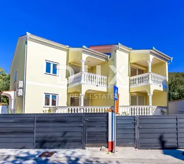 CRIKVENICA, DRAMALJ - Vila novije gradnje s dva bazena! - Dramalj, Crikvenica