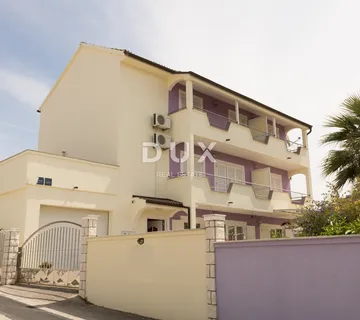 DALMACIJA, VODICE - Apartmanska kuća "Villa Lavanda"