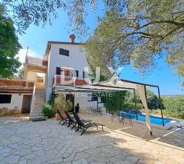 OTOK RAB - PRILIKA! - Četiri stambene jedinice na samo 150 m od mora! - Supetarska Draga, Rab