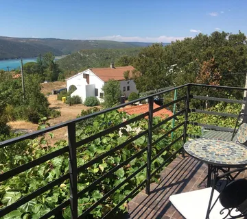 ISTRA, LABIN, OKOLICA - Dvojna kuća s dva stana i velikom okućnicom, pogled na more - Rabac, Labin