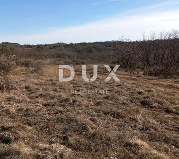 PULA, KRNICA - zemljište 20.627 m2 u prirodi udaljeno 3.3 km od mora! PRILIKA! - Krnica, Marčana