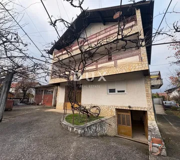 ZAGREB, DONJA DUBRAVA - Kuća s velikim investicijskim potencijalom