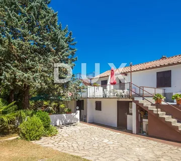 OTOK KRK, okolica Šila - Apartmanska kuća s velikim potencijalom - Polje, Dobrinj