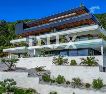 OPATIJA, CENTAR - 217m2 luksuza s vlastitim bazenom u novogradnji iznad centra Opatije, pogled, garaža
