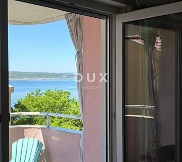 CRIKVENICA - stan 87 m2, 2S+DB, UDALJEN SAMO 50 METARA OD PLAŽE! PRILIKA! HITNA PRODAJA!
