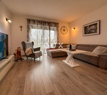 RIJEKA, KUKULJANOVO - uređen 3S+DB u prizemlju s 356m2 okućnice - Kukuljanovo, Bakar