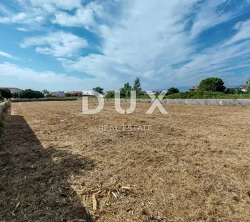 ZADAR, ZUKVE - Zemljište s ishođenom građevinskom dozvolom – 300 m od mora! Moguća kompenzacija stanom! - Vrsi