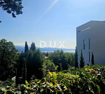 OPATIJA, CENTAR - Garsonijera 31m2 s pogledom na more i bazenom na korištenje