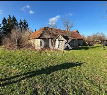 LAPAT, PLAŠKI – Tradicionalno seosko imanje (kuća i četiri gospodarske građevine) spremne za adaptaciju s velikim potencijalom, 40 km od Plitvičkih jezera!