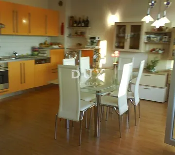 RIJEKA, ŠKURINJE - Ekskluzivan duplex penthouse s otvorenim pogledom na more, garažom i odličnom kvalitetom gradnje