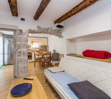 OTOK KRK, MALINSKA - Obnovljena starina - Malinska, Malinska-Dubašnica