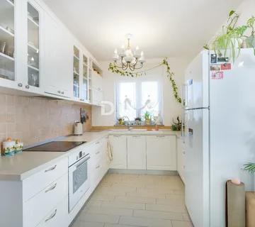 ISTRA, PULA - Stan 3SS + apartman od 34m2 i 3 parkirna mjesta