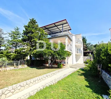 NOVI VINODOLSKI - Kuća sa 3 apartmana, 150 metara od mora, panoramski pogled!
