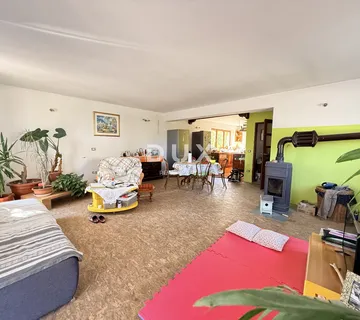 ISTRA, POMER - samostojeća kuća 250m2 s garažom i okućnicom, 150m od mora - Pomer, Medulin