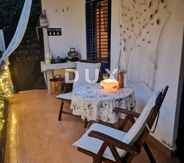 CRIKVENICA - lijepi 2S+DB s terasom na odličnoj lokaciji