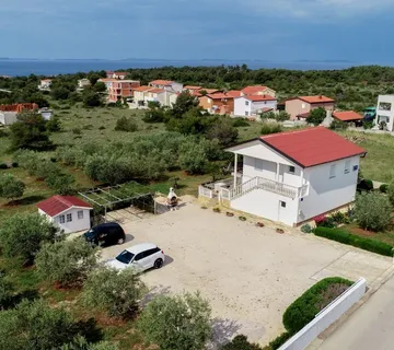 OTOK VIR - Apartmanska kuća na prostranoj parceli