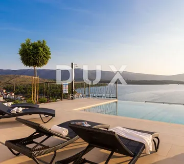 DALMACIJA, ŠIBENIK - Luksuzna villa sa bazenom nogometnim igralištem i saunom