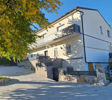 RIJEKA, ZAMET - Višestambena kuća s pogledom na more, 275m2