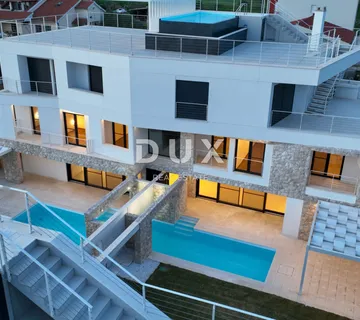 Zadar, Kožino, urbana vila sa 3 apartmana, 3 bazena, 9 parkinga - Kožino, Zadar
