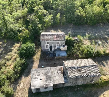 ISTRA,KRŠAN - Istarsko imanje na rubu naselja