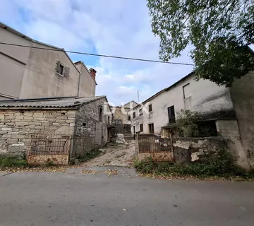 ISTRA, PAZIN - Samostojeća kamena kuća za djelomičnu adaptaciju - Trviž, Pazin