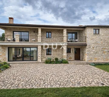 ISTRA, MARČANA - Samostojeća kamena kuća s potencijalom
