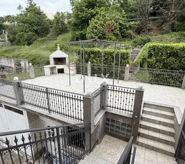 RIJEKA, MARTINKOVAC - tri stana s garažom na fantastičnoj lokaciji s pogledom na more