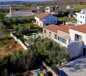 ISTRA, POREČ - Suvremena istarska kuća s bazenom
