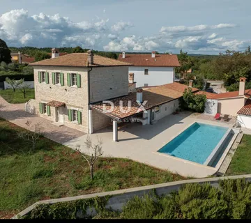 ISTRA, BARBAN - Autentična istarska kamena vila s bazenom na prostranom zemljištu