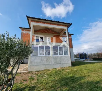 ISTRA, MARČANA Stambeno-poslovna zgrada na velikoj okućnici - NOVOGRADNJA!