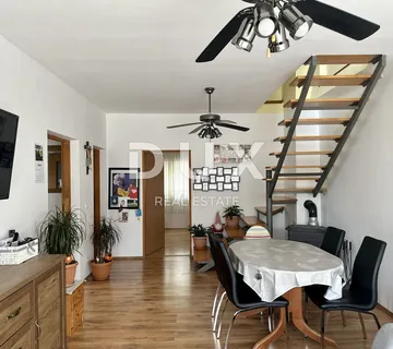 ISTRA, NOVIGRAD - Dvoetažni stan u blizini centra grada