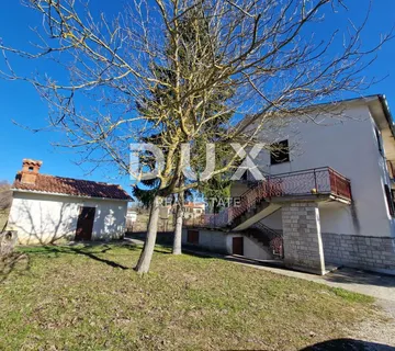 ISTRA, PIĆAN - Samostojeća kuća na prostranom građevinskom zemljištu