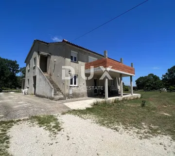 ISTRA, RAKALJ - Kuća s dvije stambene jedinice s velikim građevinskim zemljištem - Rakalj, Marčana