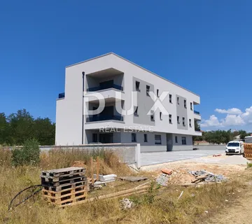ZADAR, PRIVLAKA - Predivan stan na 1. katu novogradnje 110 metara od mora! S4