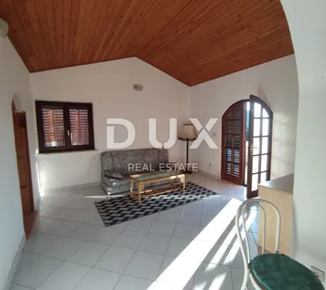 ISTRA, BANJOLE - Apartmanska kuća s bazenom i okućnicom 150m od mora - Banjole, Medulin